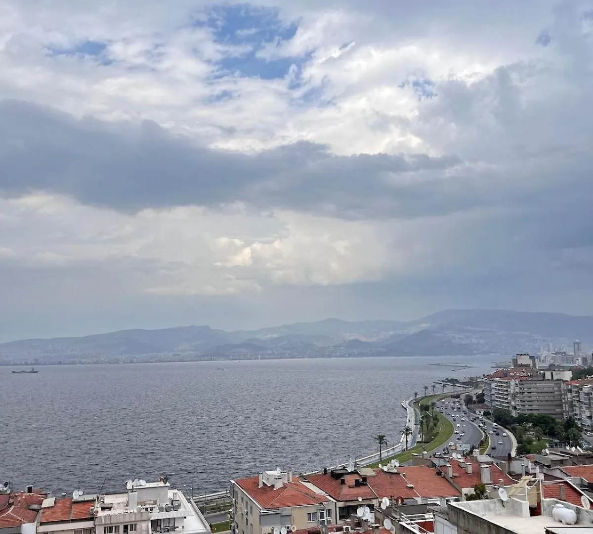 Apartment Stay In A House With Sea View In Historical Elevator Mansion Izmir