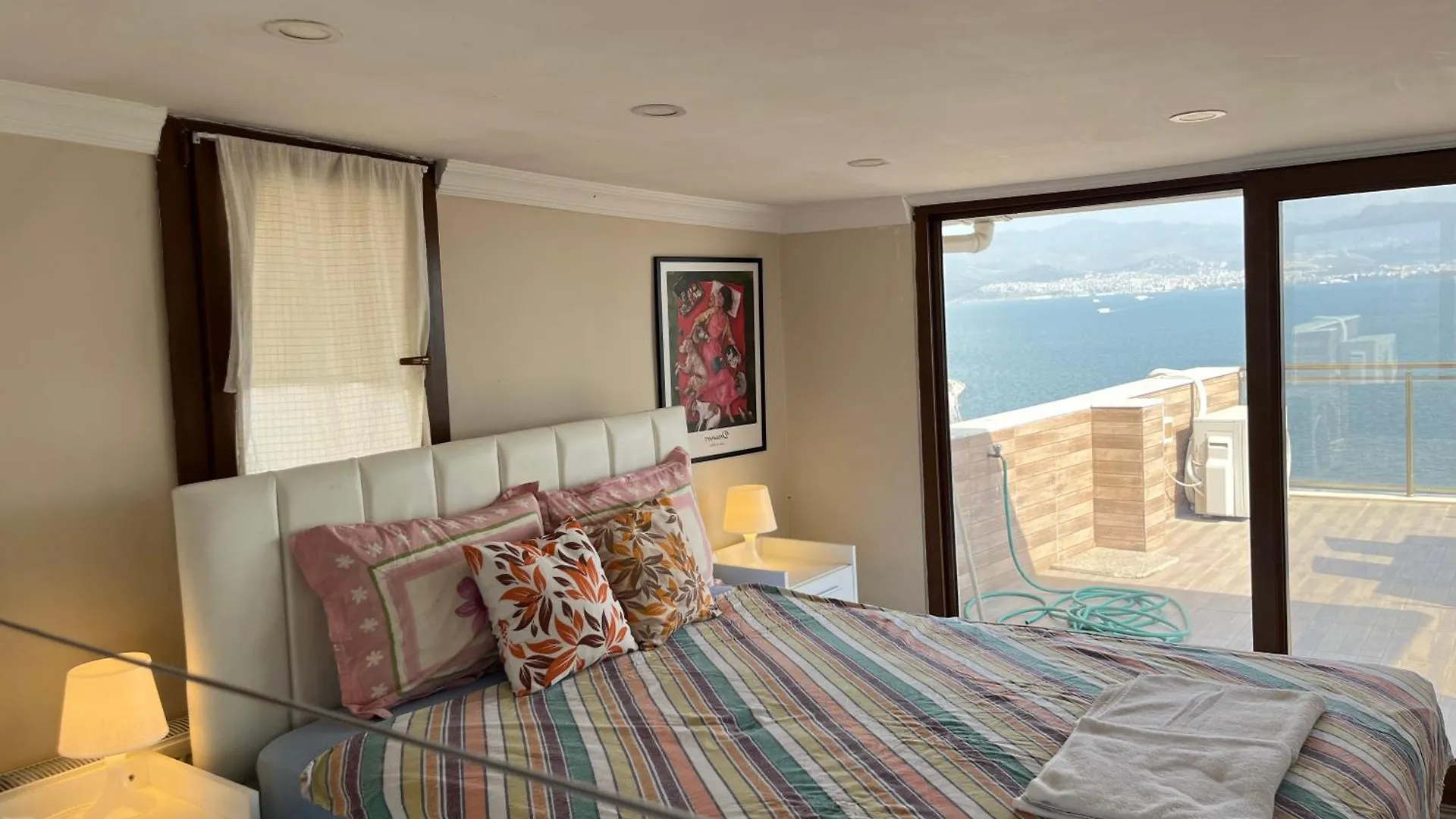 Stay In A House With Sea View In Historical Elevator Mansion Izmir Apartment